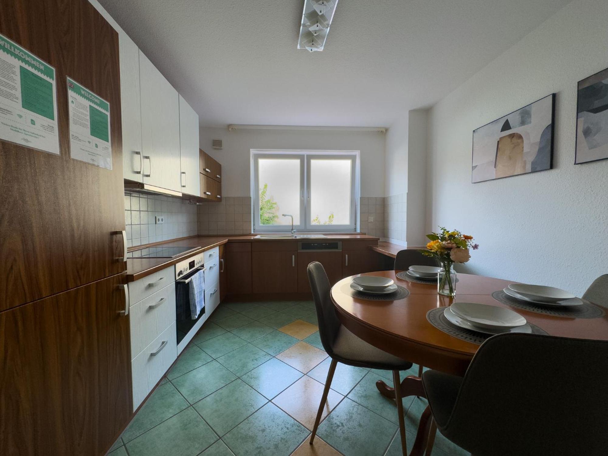 110Qm - 4 Zimmer - Privat Parkplatz - Zentral - Balkon - Mallibase Apartments Kassel Exterior photo